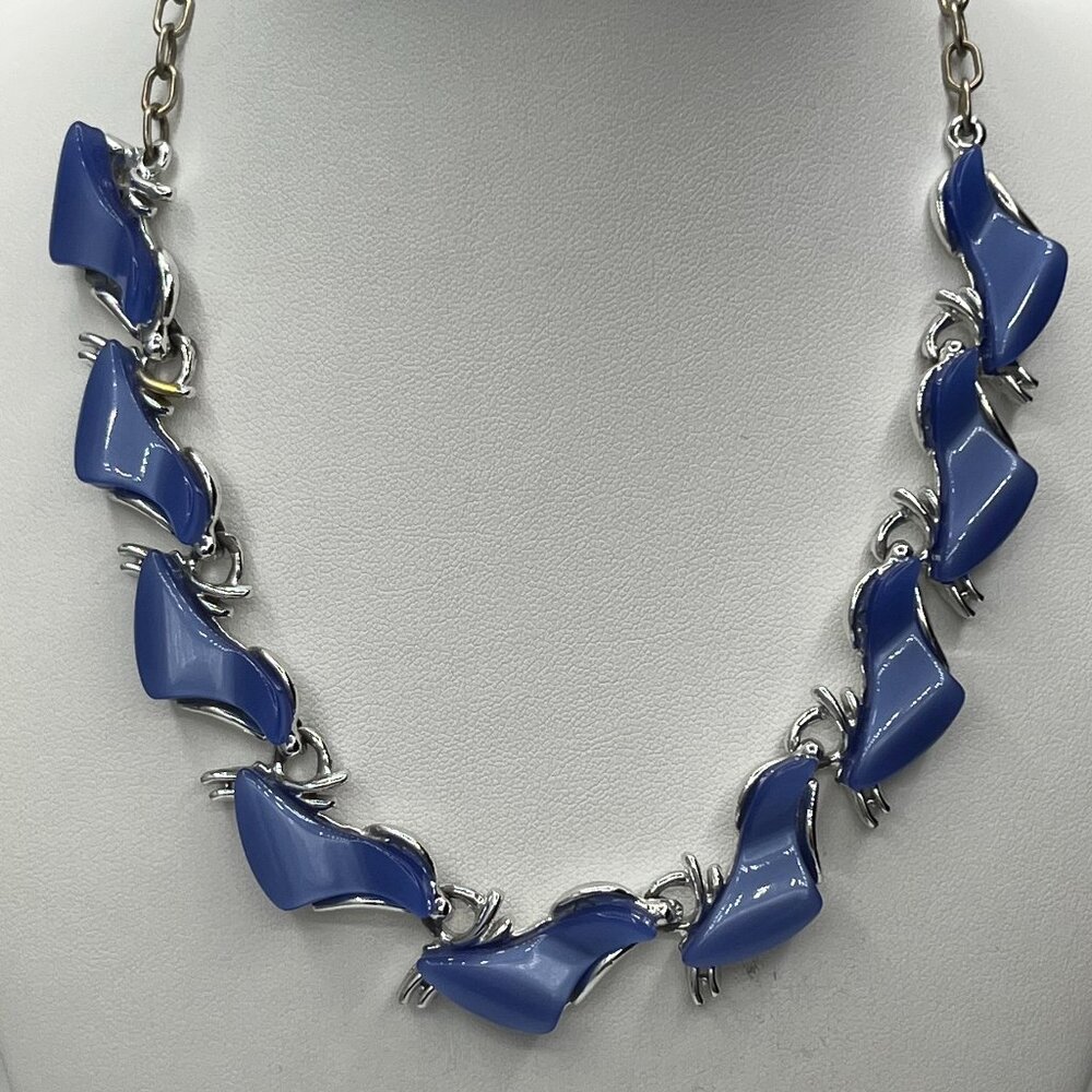 Vintage Arthur Pepper (ART) Opaque Blue Thermoset Necklace JP232